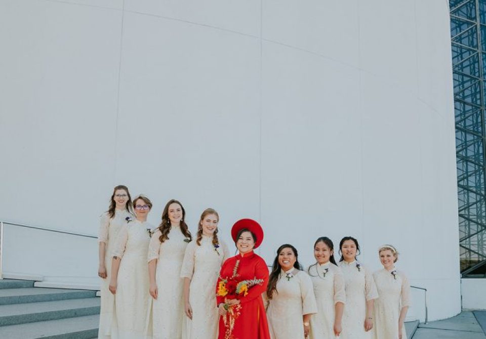 Japanese traditional bride red dress