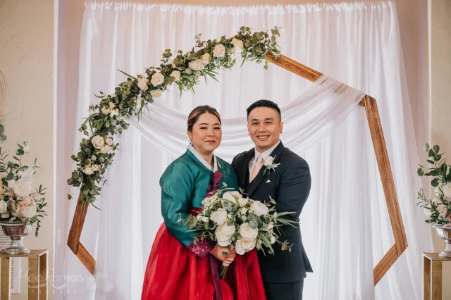 flower arch traditional Korean hanbok